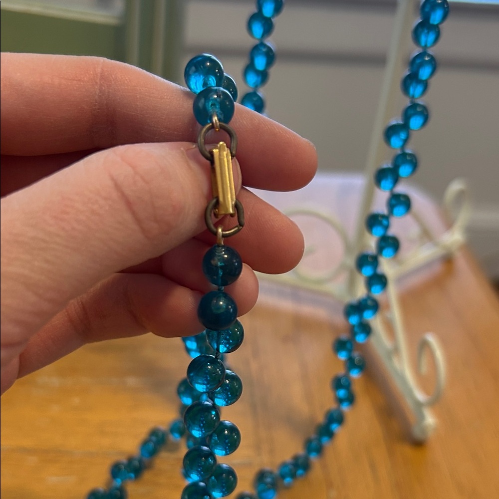 VINTAGE long blue beaded necklace with clasp